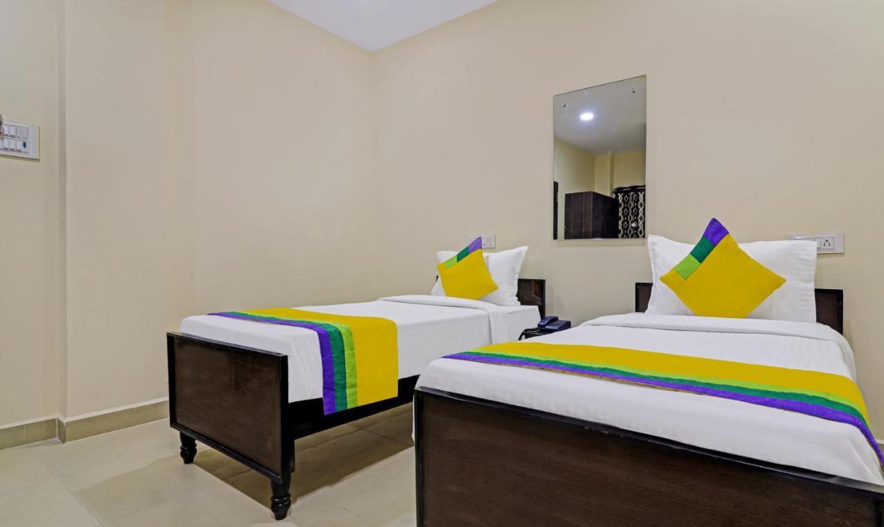 Treebo Trip Airport Pride Inn Hyderabad Exteriör bild
